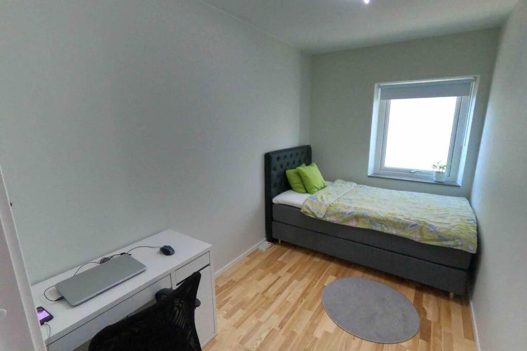 Homestay - Private Room In An Apartment Gotemburgo Exterior foto